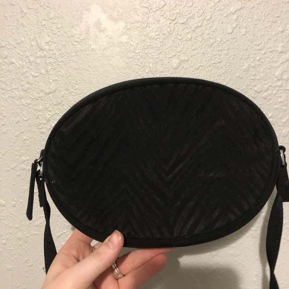Vera Bradley Crossbody Purse Black Zigzag Pattern - Picture 9 of 13